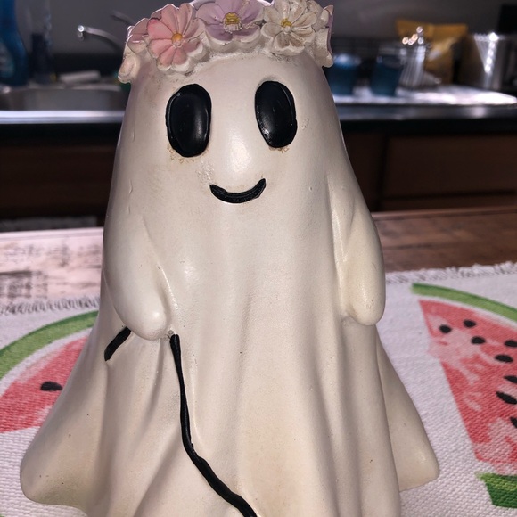 Viral ghost flower crown walking ghost dog - Picture 3 of 8